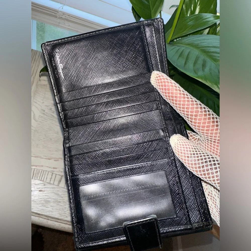 Salvatore Ferragamo wallet in black - Picture 4 of 9